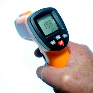 Termómetro infrarrojo IR GM300E (solo para uso no médico)